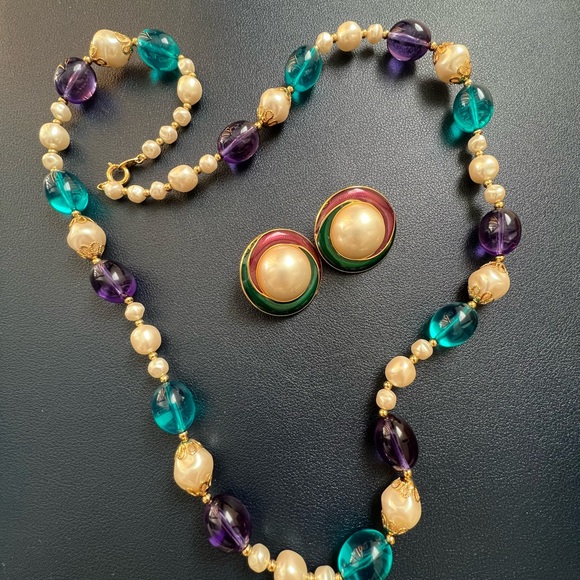 Signed 90s TRIFARI TM Baroque Pearl Purple Aqua Blue Lucite Beaded Necklace set - Picture 2 of 7